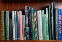 Lot of 27 volumes and 5 pamphlets on fly-tying
