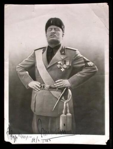 Photograph portrait of Mussolini, signed by Mussolini for "Palazzo Venzia"