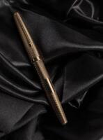 PARKER 61 "Presidential" 9K Gold Chevron Pattern Fountain Pen