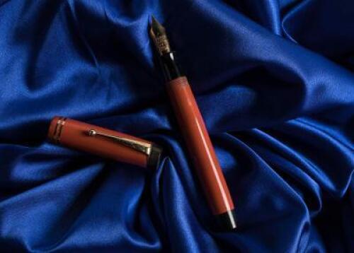 PARKER: Duofold Senior Fountain Pen, Red Permanite