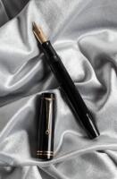 PARKER: Duofold Streamline Senior Fountain Pen, Black, Giant Nib, Canadian