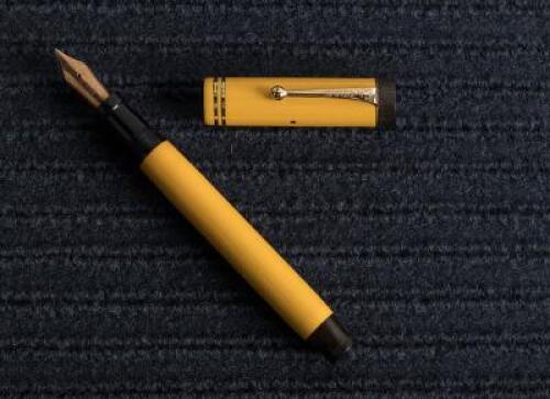 PARKER: Duofold Senior Fountain Pen, Mandarin Yellow