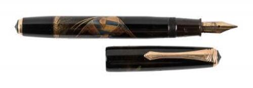 PILOT-NAMIKI: Angel Fish Maki-e Fountain Pen by Yoyoyama Geki, in Period Box