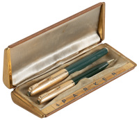 PARKER 51: Vacumatic Nassau Green Fountain Pen and Propelling Pencil Set, Rare "Heirloom" 14K Gold Fishscale Caps, in Original Box