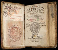 Epitome astronomiae: qua brevi explicatione omnia, tam ad sphaericam qu&agrave;m theoricam eius partem pertinentia, ex ipsius scientie fontibus deducta perspicu&egrave; per quaestiones traduntur conscripta per Michaelem Maestlinum